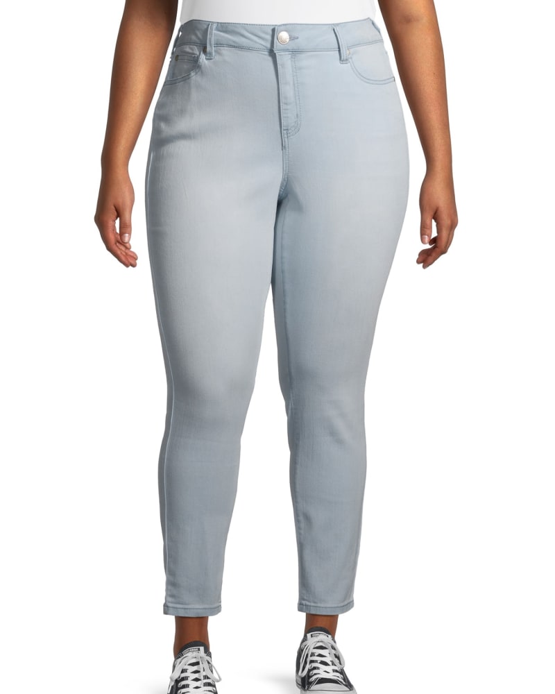 Front of a model wearing a size 14 Celebrity Pink Junior's Infinite Stretch Basic Skinny Jeans Blue 14 in Blue by Celebrity Pink. | dia_product_style_image_id:305409